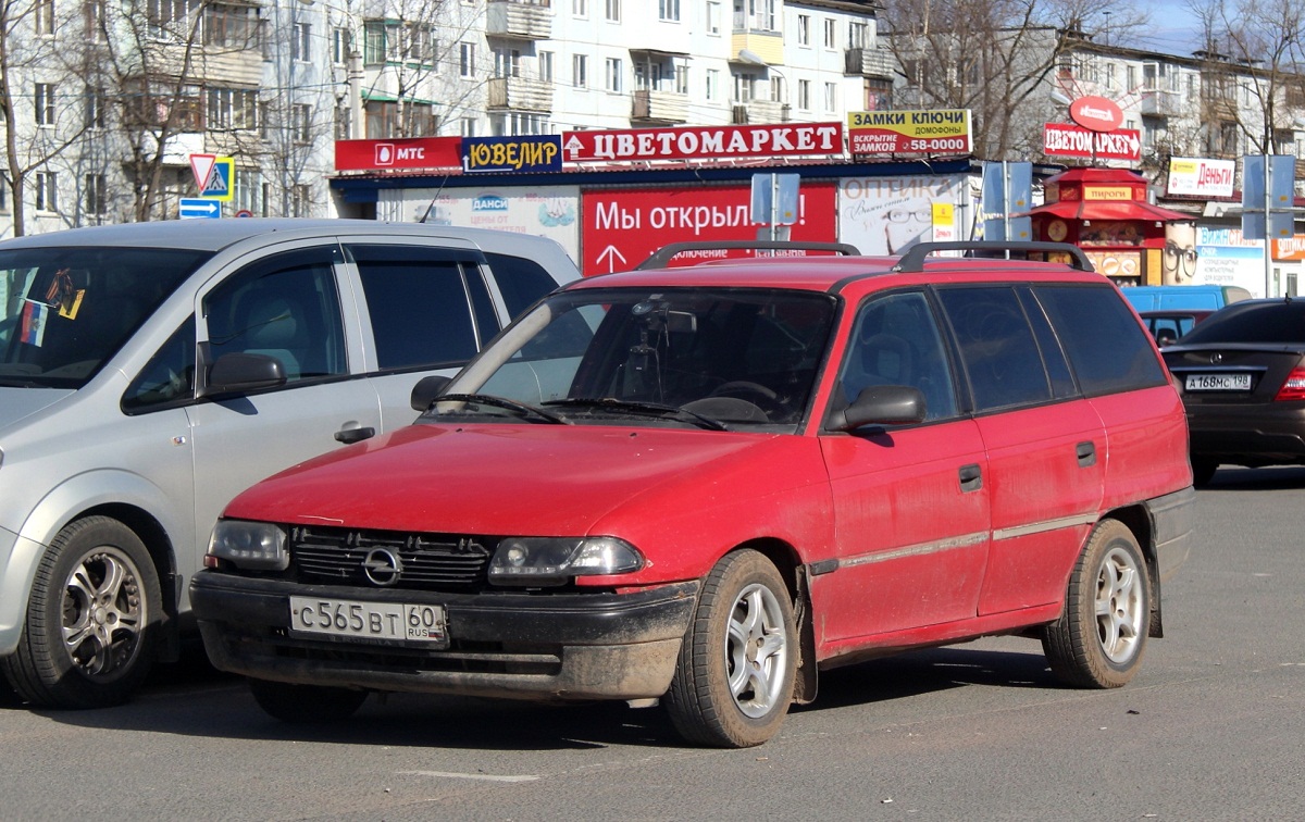 Псковская область, № С 565 ВТ 60 — Opel Astra (F, T92) Caravan '91-98