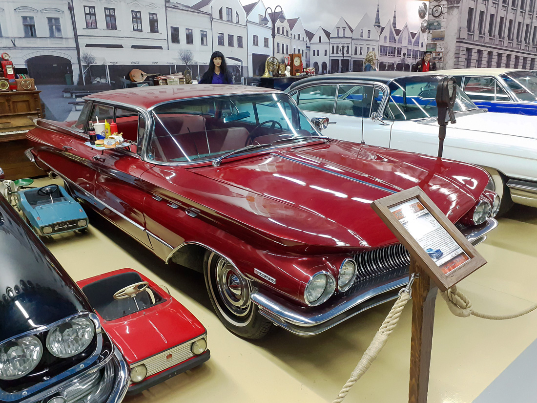 Свердловская область, № EIA 3330 — Buick Invicta (1G) '59-60