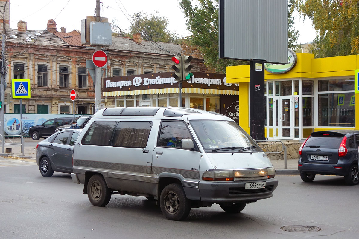 Саратовская область, № Т 695 ВЕ 64 — Toyota TownAce '86–99