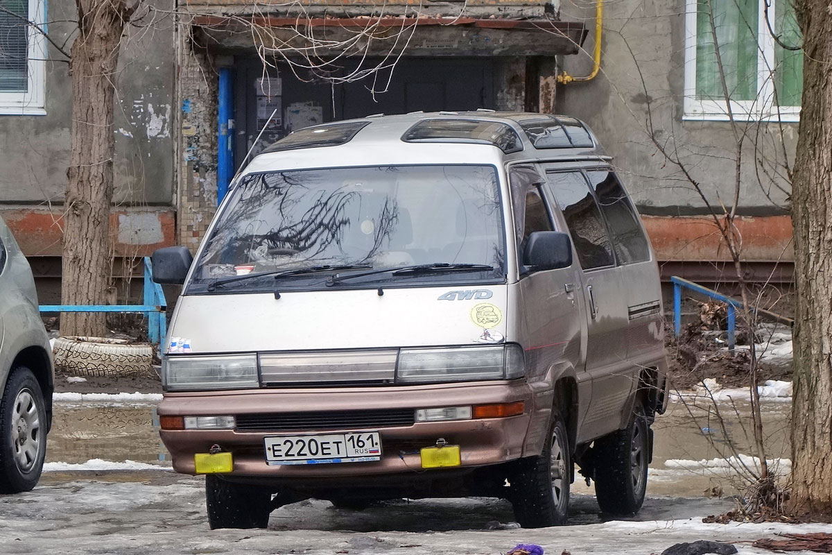 Саратовская область, № Е 220 ЕТ 161 — Toyota MasterAce Surf (R20/R30) '82-91