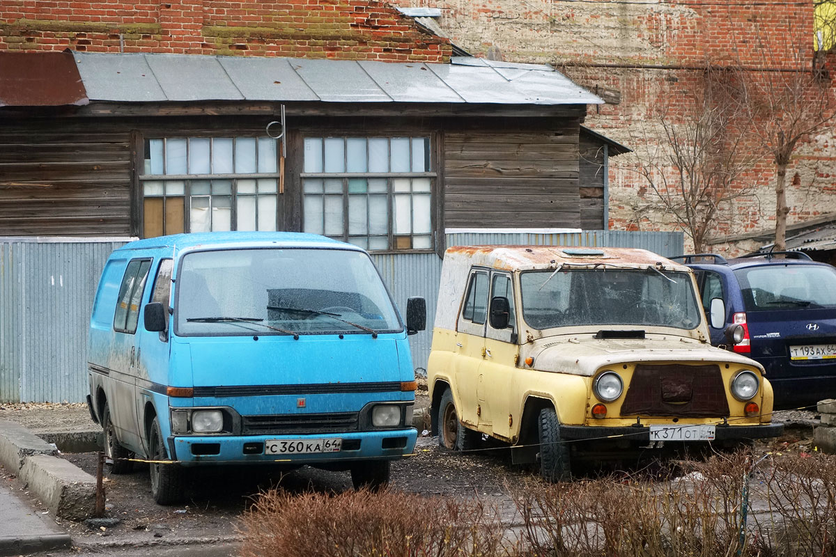 Саратовская область, № С 360 КА 64 — Isuzu Midi '86-96; Саратовская область, № К 371 ОТ 64 — УАЗ-3151 '85-03