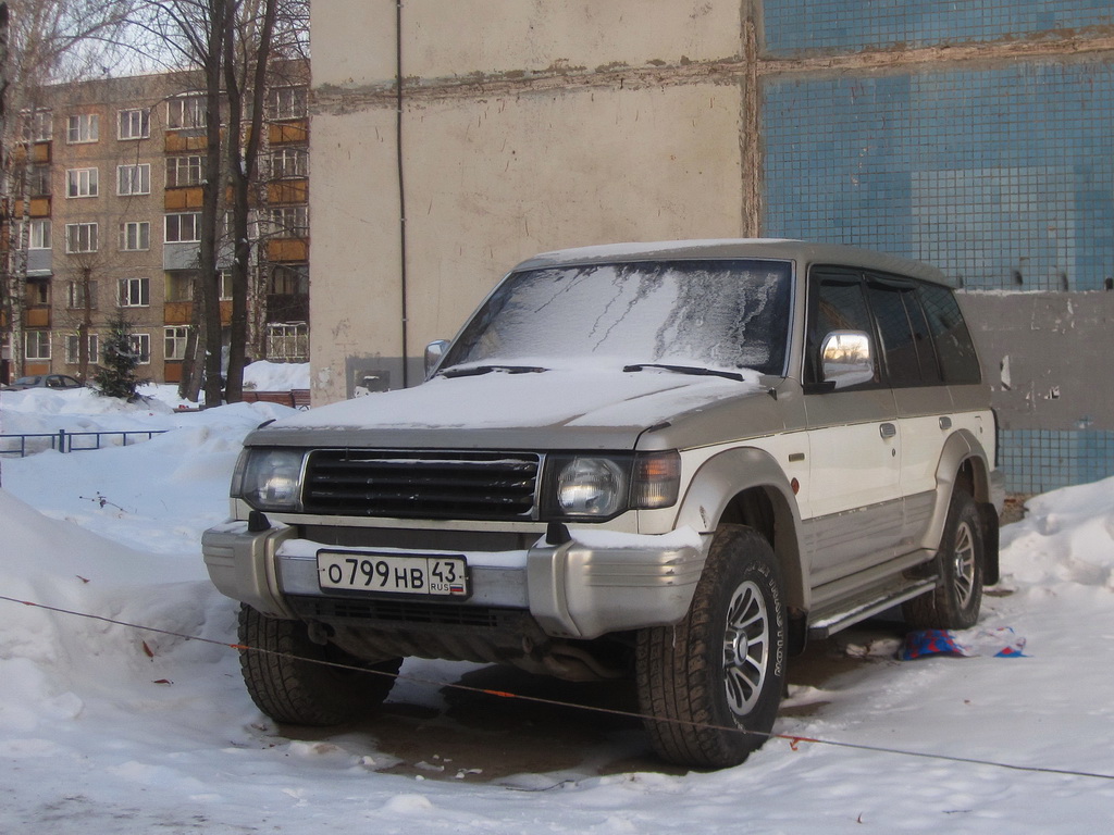 Кировская область, № О 799 НВ 43 — Mitsubishi Pajero (2G) '91-97