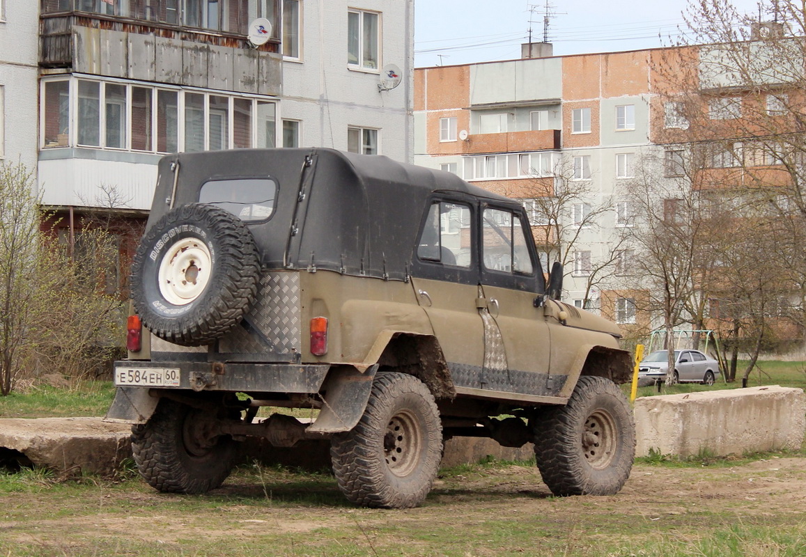 Псковская область, № Е 584 ЕН 60 — УАЗ-31512 '85-03