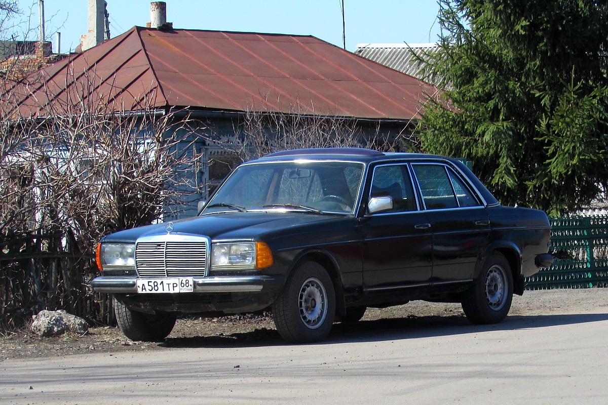 Тамбовская область, № А 581 ТР 68 — Mercedes-Benz (W123) '76-86
