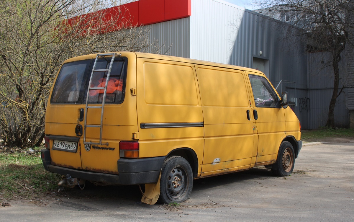 Псковская область, № А 619 ЕМ 60 — Volkswagen Typ 2 (T4) '90-03