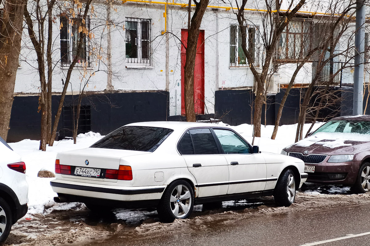 Московская область, № Е 744 ХС 790 — BMW 5 Series (E34) '87-96