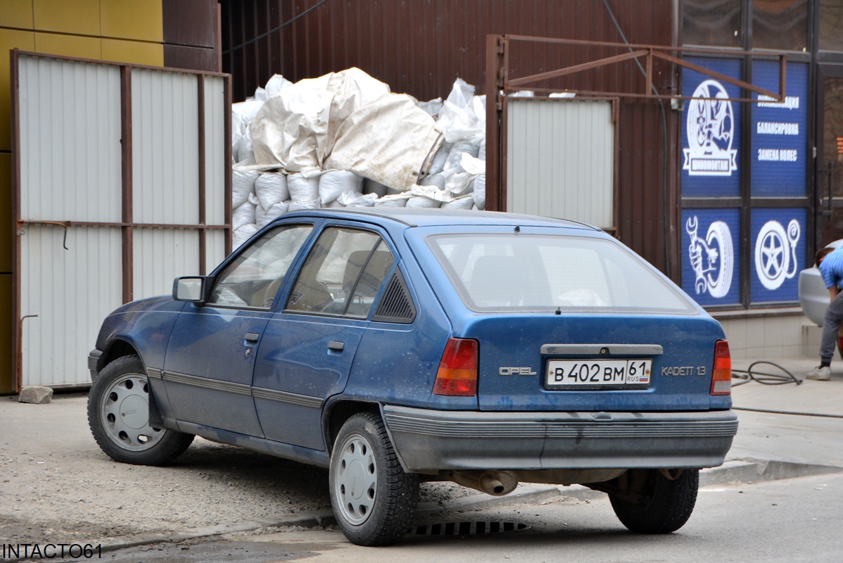 Ростовская область, № В 402 ВМ 61 — Opel Kadett (E) '84-95