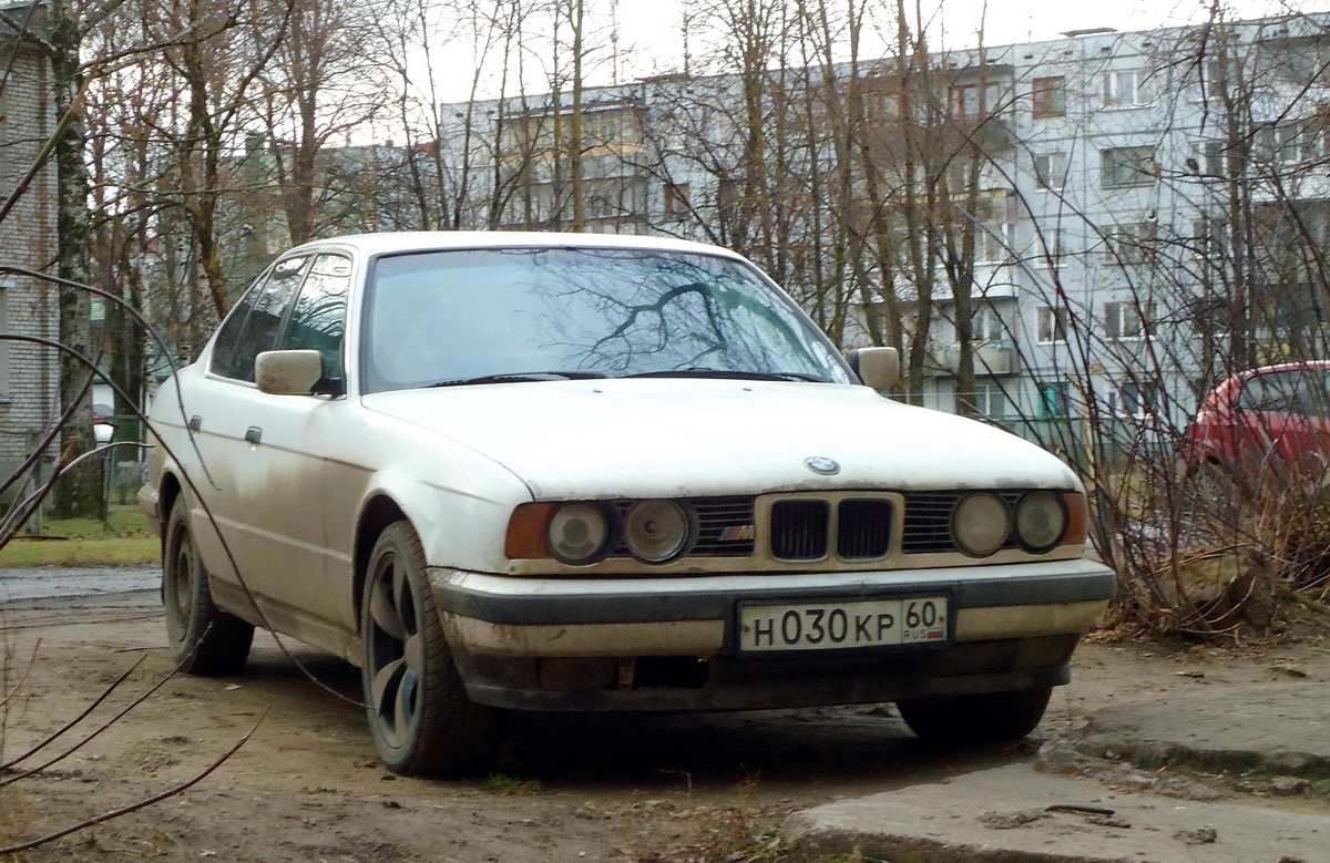 Псковская область, № Н 030 КР 60 — BMW 5 Series (E34) '87-96