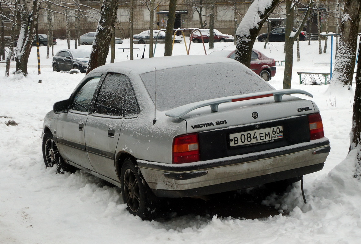 Псковская область, № В 084 ЕМ 60 — Opel Vectra (A) '88-95
