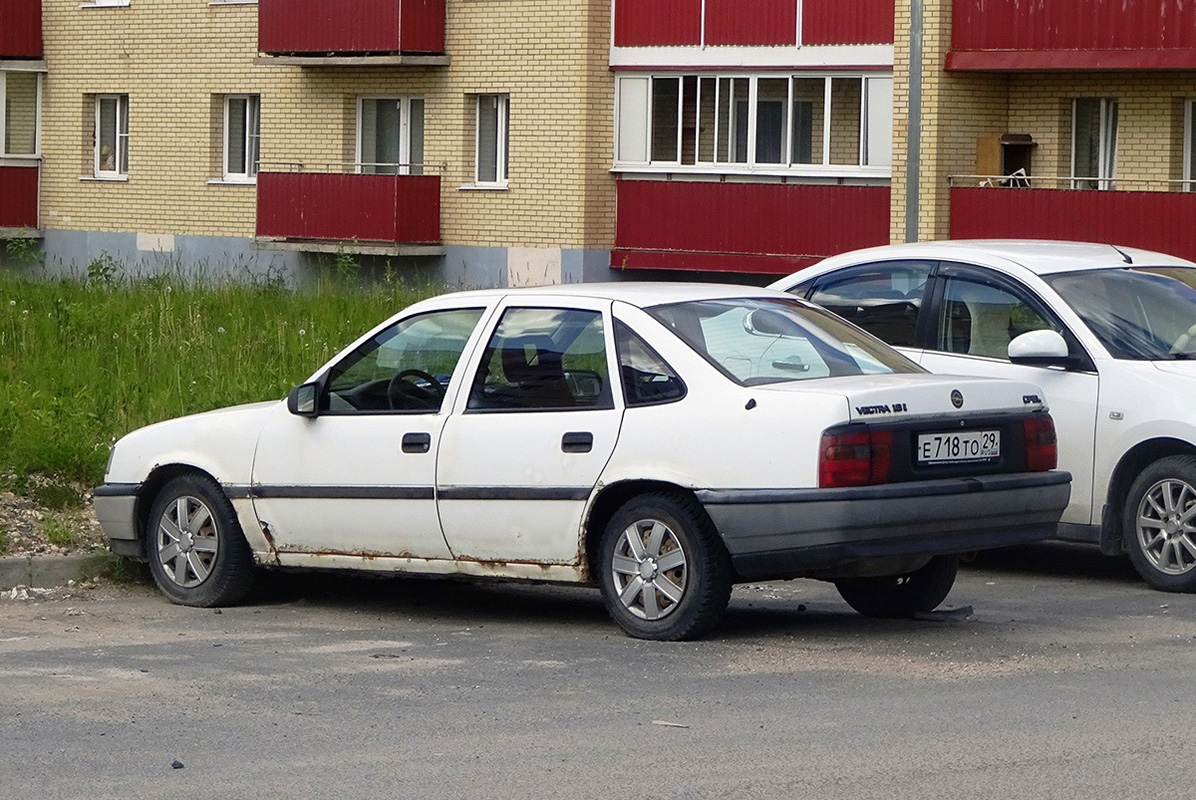 Архангельская область, № Е 718 ТО 29 — Opel Vectra (A) '88-95