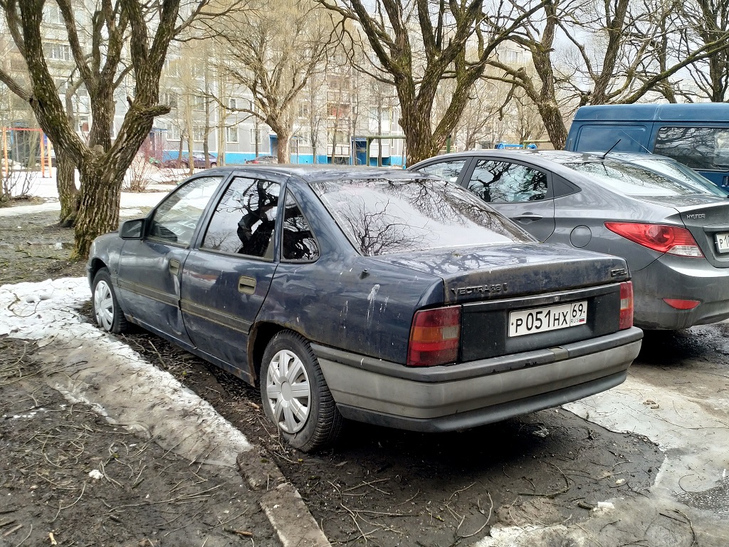 Тверская область, № Р 051 НХ 69 — Opel Vectra (A) '88-95