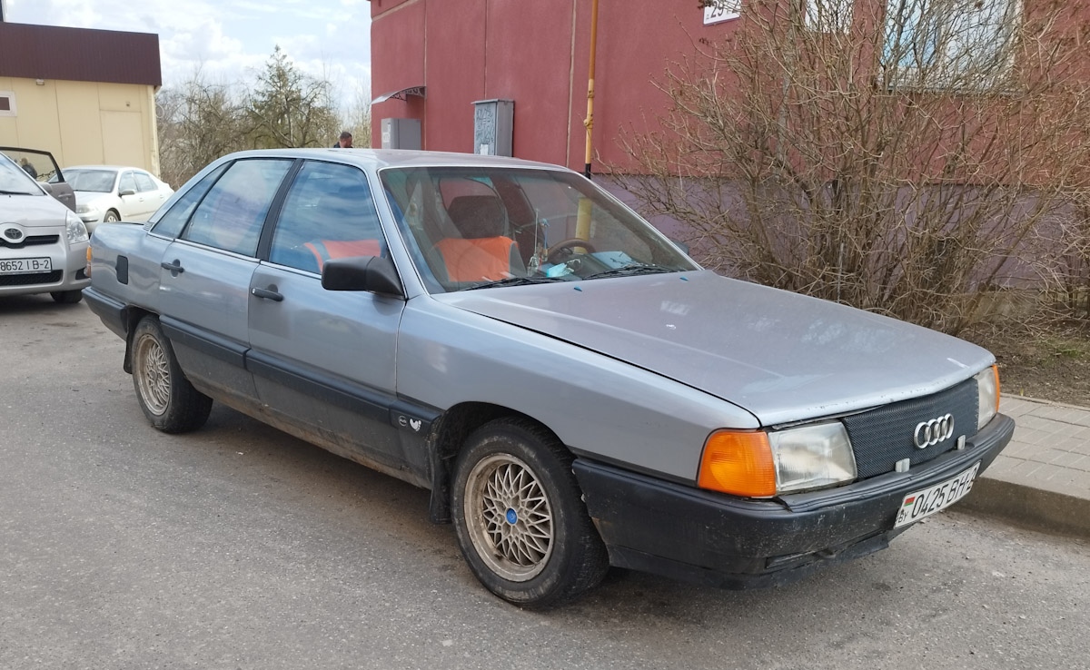 Витебская область, № 0425 ВН-2 — Audi 100 (C3) '82-91