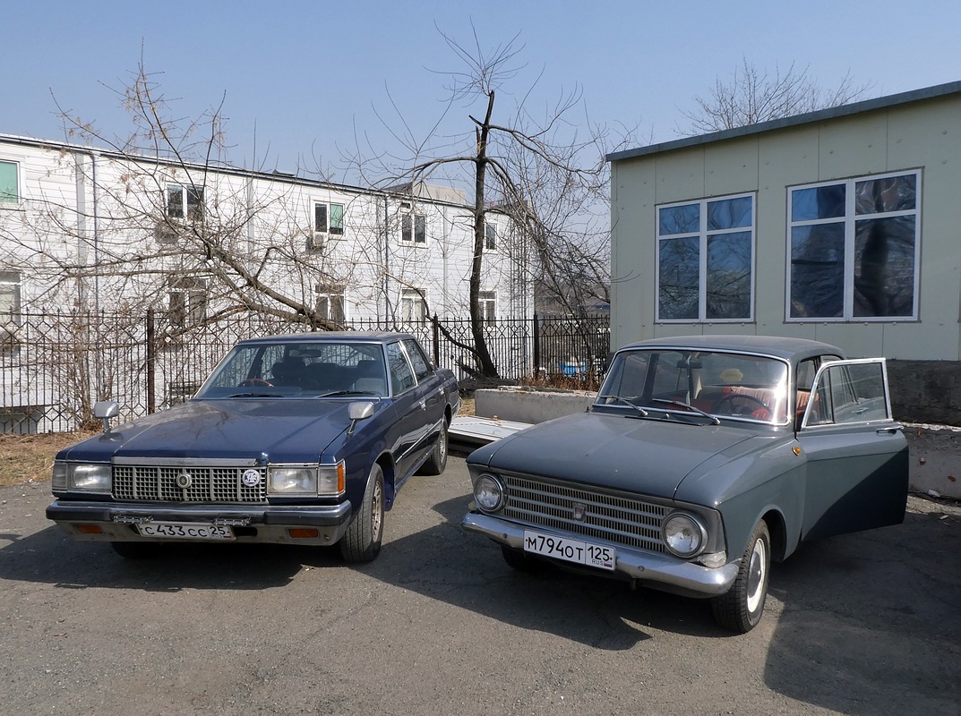 Приморский край, № С 433 СС 25 — Toyota Crown (S110) '79-83; Приморский край, № М 794 ОТ 125 — Москвич-408 '64-70; Приморский край — Встречи клуба ретро и тюнинговых автомобилей «Иноходец»