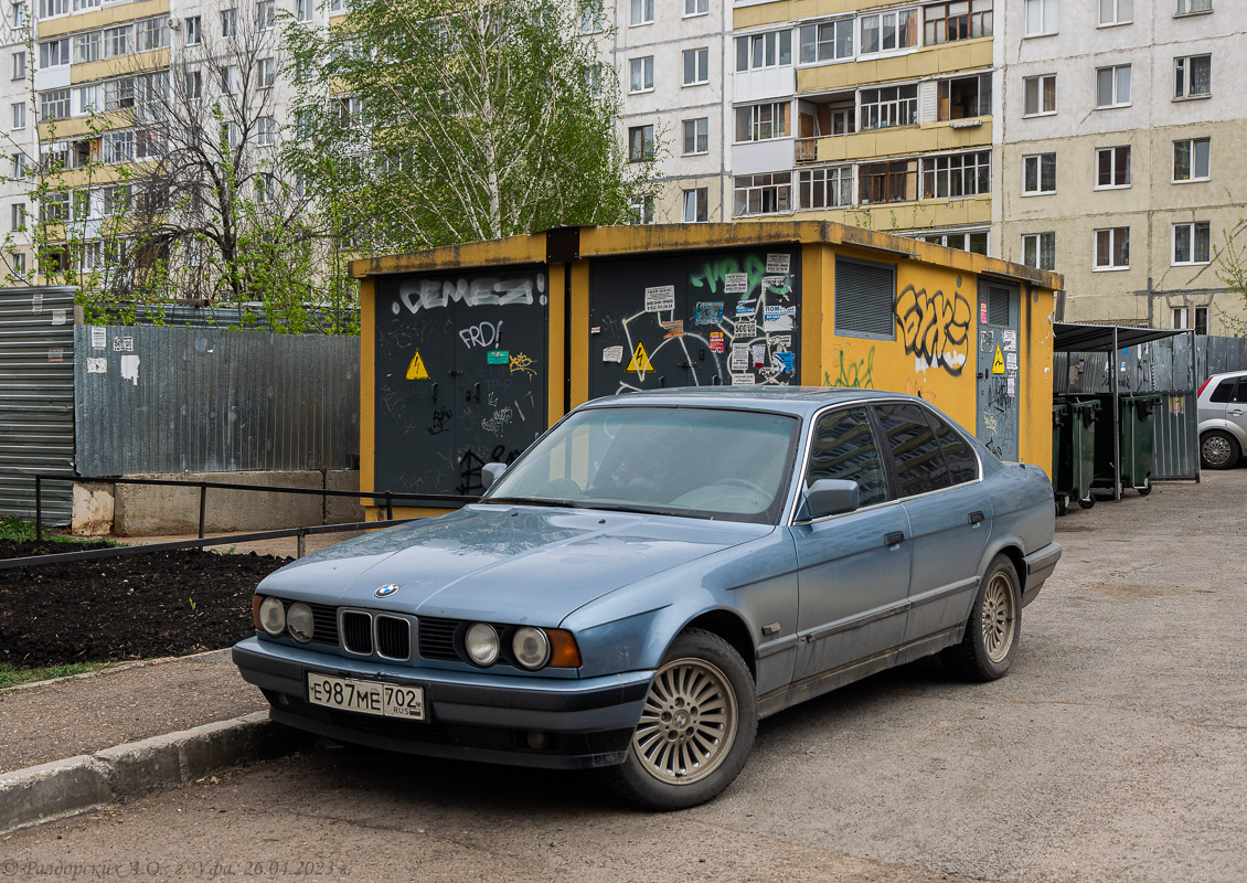 Башкортостан, № Е 987 МЕ 702 — BMW 5 Series (E34) '87-96