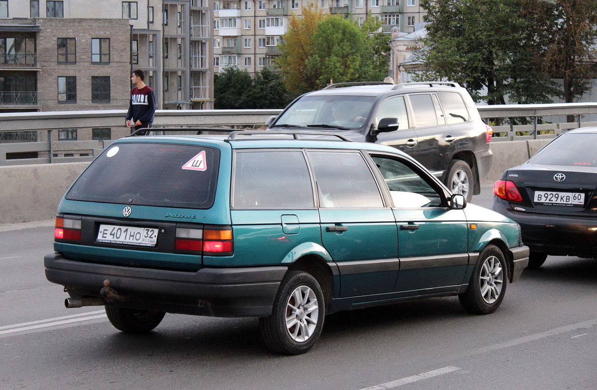 Курская область, № Е 401 НО 32 — Volkswagen Passat (B3) '88-93