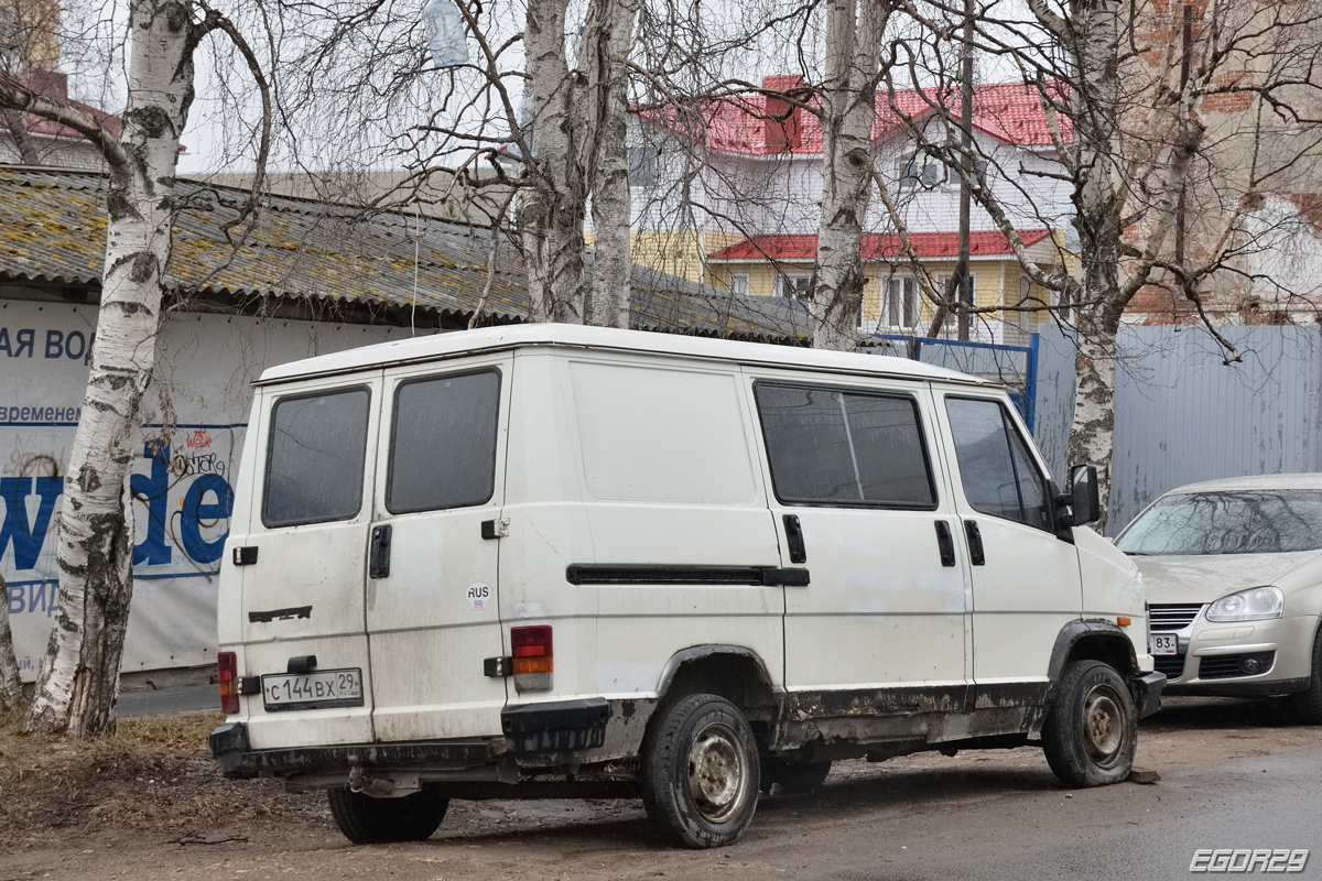 Архангельская область, № С 144 ВХ 29 — Peugeot J5 '81-93