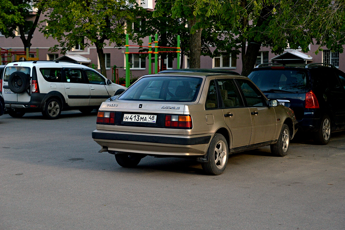 Липецкая область, № Н 413 МА 48 — Volvo 440 '87-96