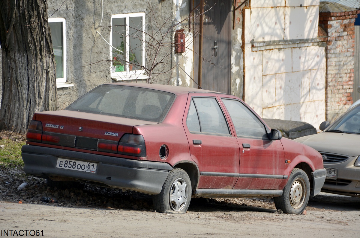 Ростовская область, № Е 858 ОО 61 — Renault 19 (X53) '92–99