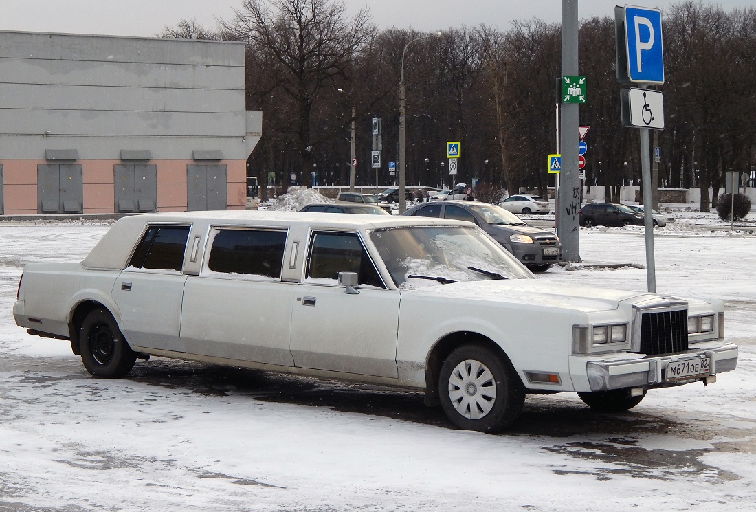 Крым, № М 671 ОЕ 82 — Lincoln Town Car (1G) '81-89
