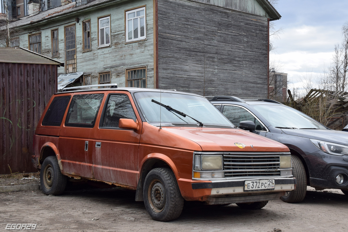 Архангельская область, № Е 372 РС 29 — Plymouth Voyager (S) (1G) '84-90