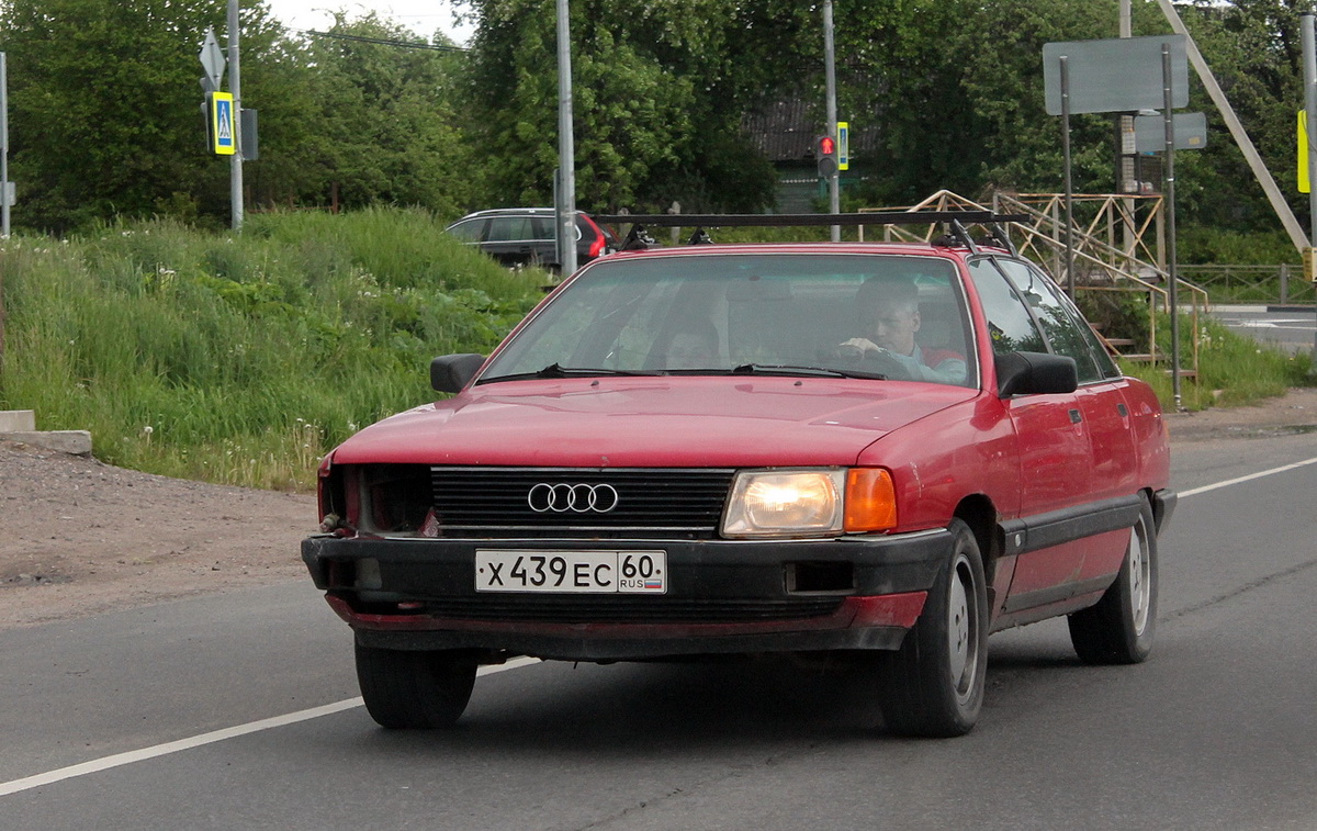 Псковская область, № Х 439 ЕС 60 — Audi 100 (C3) '82-91