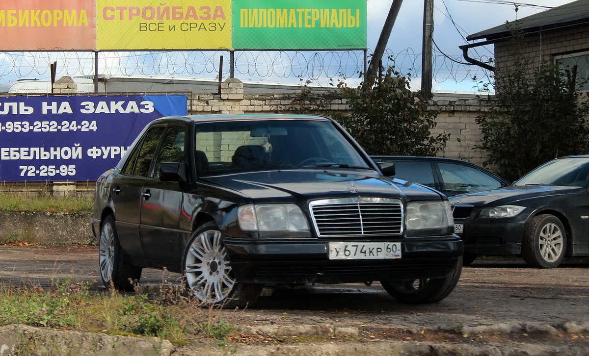 Псковская область, № У 674 КР 60 — Mercedes-Benz (W124) '84-96