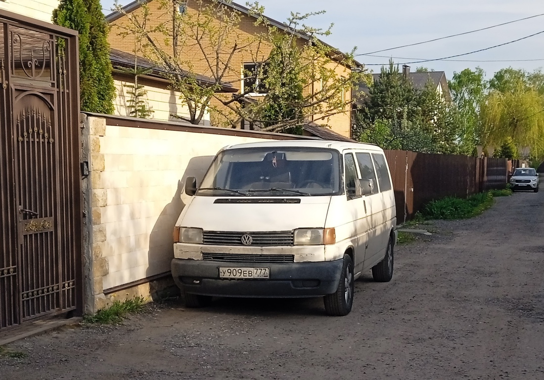 Дагестан, № У 909 ЕВ 777 — Volkswagen Typ 2 (T4) '90-03