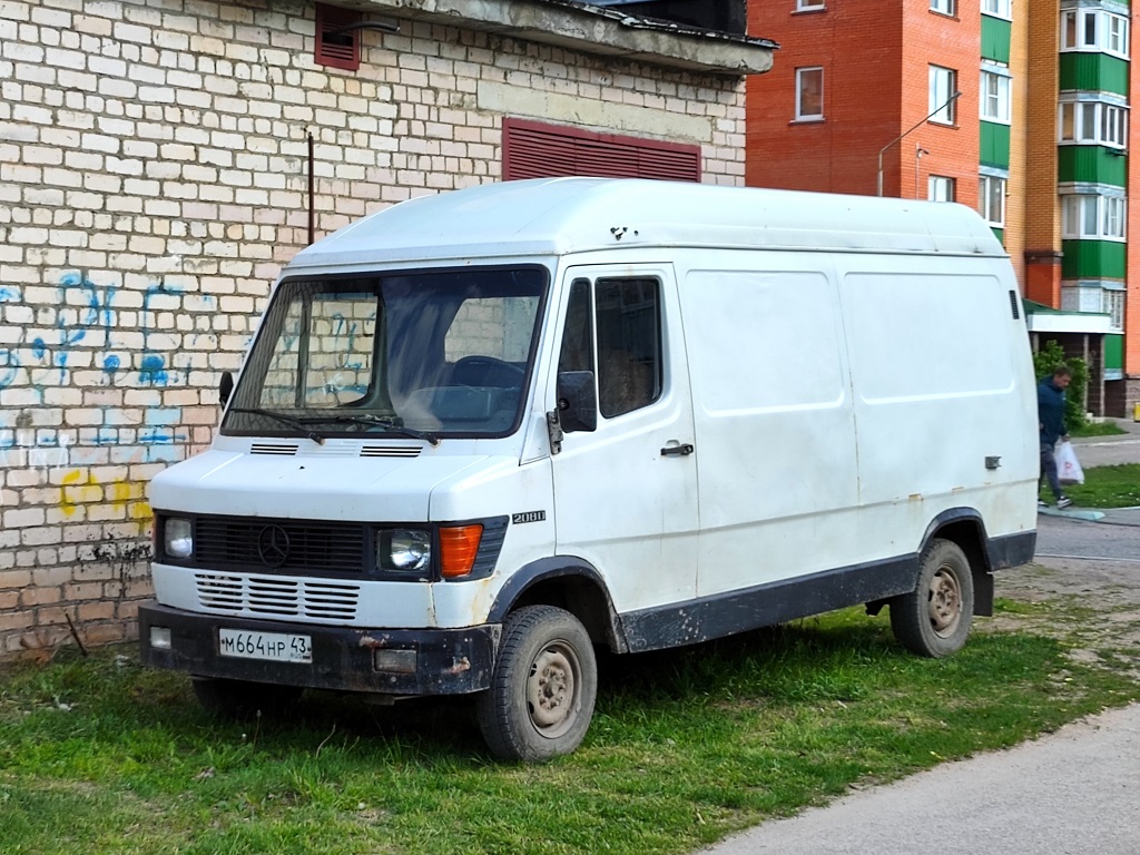 Тверская область, № М 664 НР 43 — Mercedes-Benz T1 '76-96