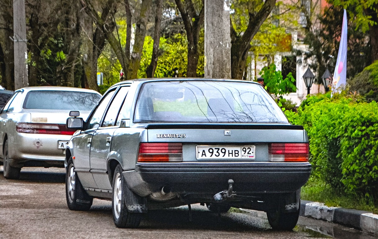 Севастополь, № А 939 НВ 92 — Renault 25 '83-92