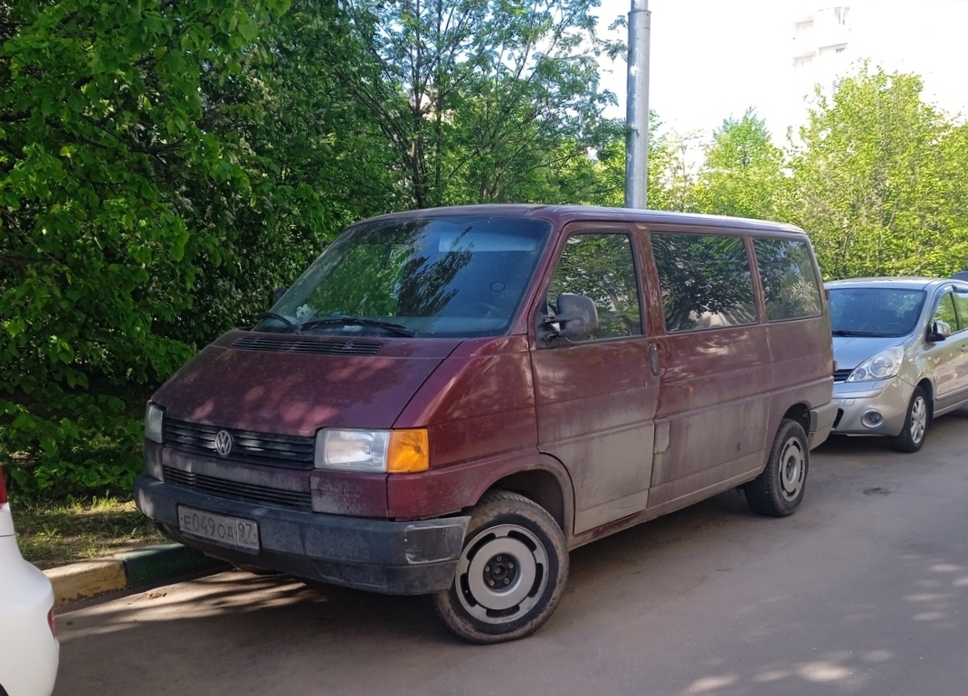 Москва, № Е 049 ОА 97 — Volkswagen Typ 2 (T4) '90-03