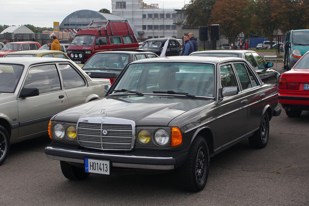 Литва, № H01413 — Mercedes-Benz (W123) '76-86
