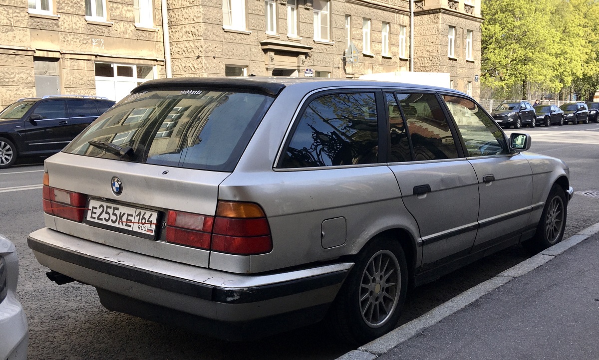 Саратовская область, № Е 255 КЕ 164 — BMW 5 Series (E34) '87-96