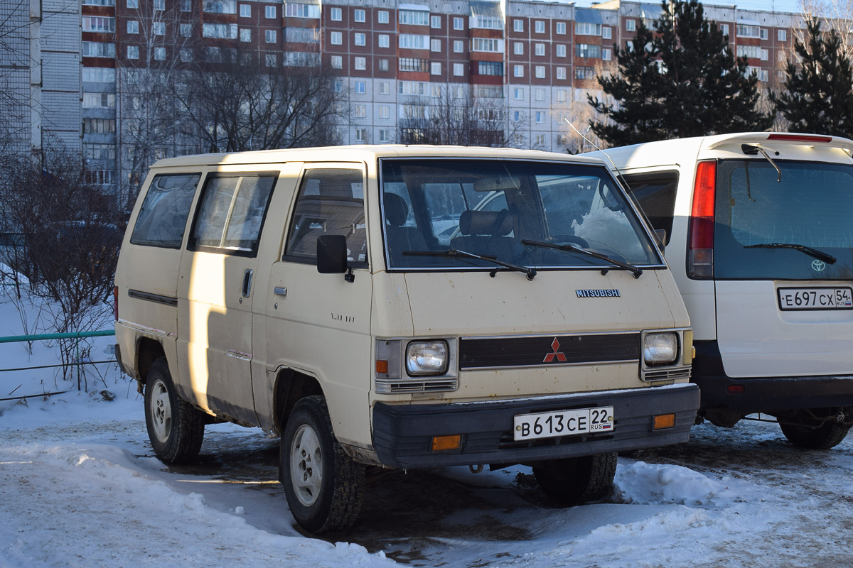 Алтайский край, № В 613 СЕ 22 — Mitsubishi Delica (L300) (2G) '79-86