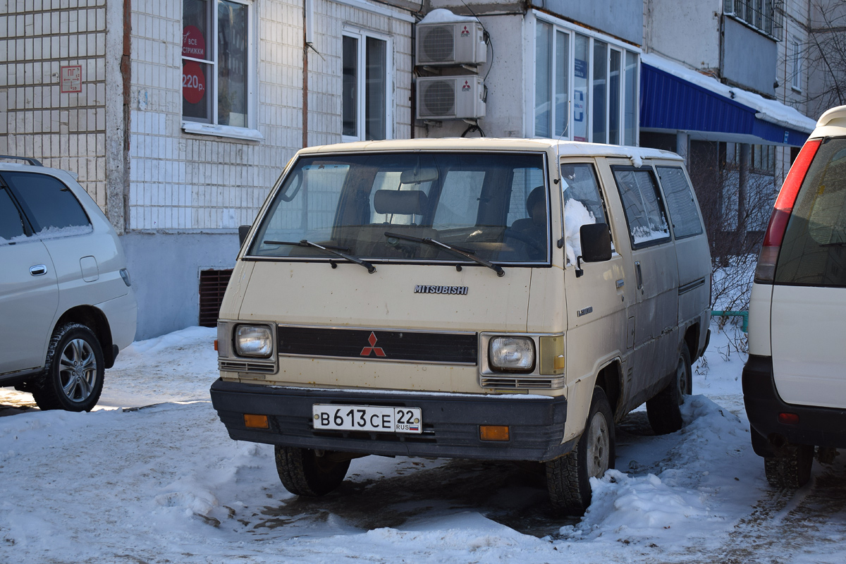 Алтайский край, № В 613 СЕ 22 — Mitsubishi Delica (L300) (2G) '79-86