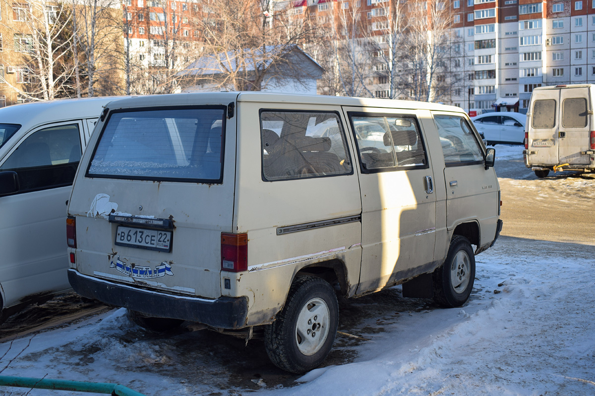 Алтайский край, № В 613 СЕ 22 — Mitsubishi Delica (L300) (2G) '79-86