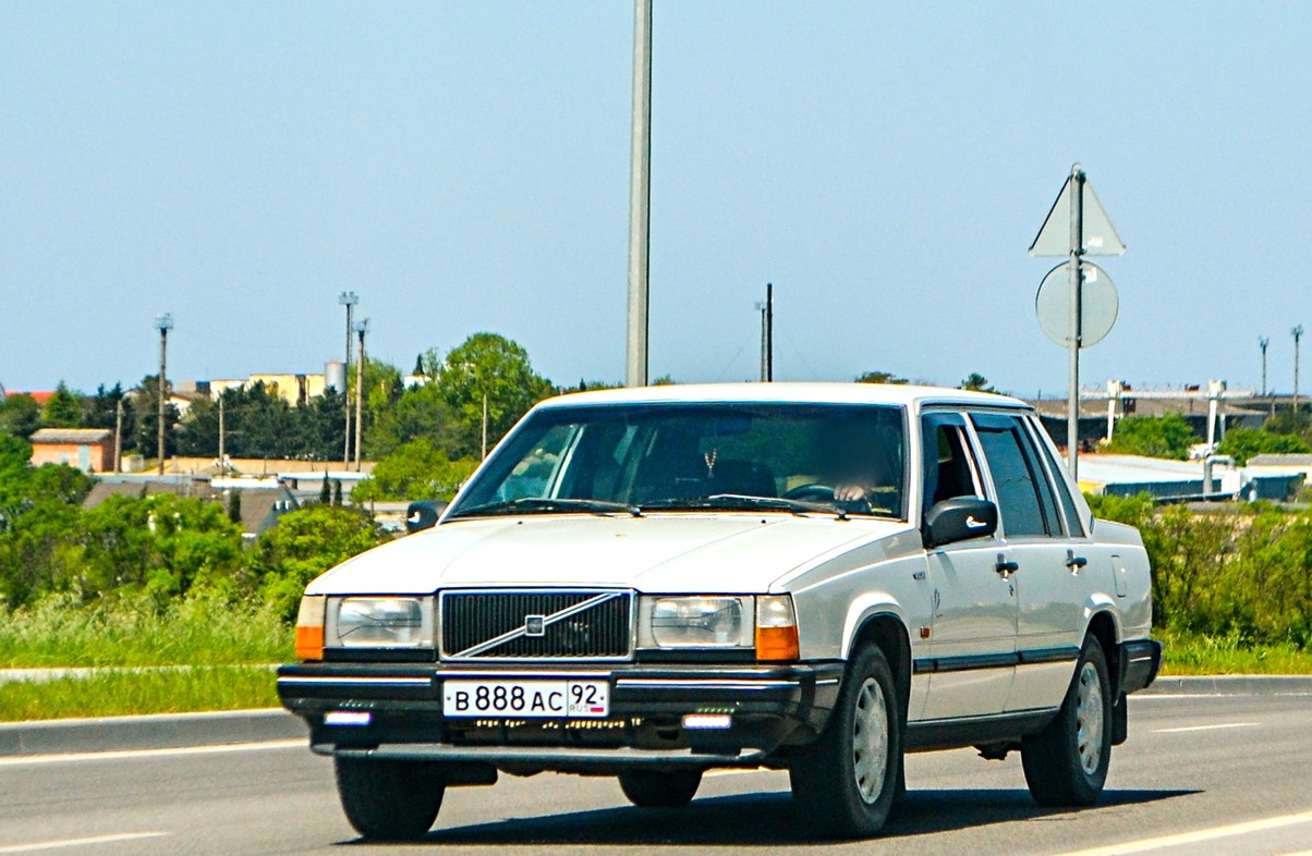 Севастополь, № В 888 АС 92 — Volvo 740 '84-92