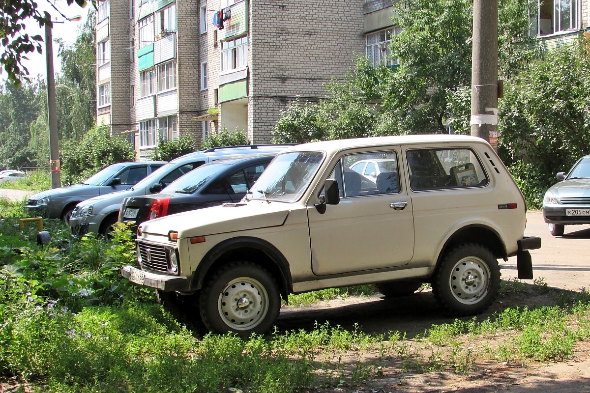 Тамбовская область, № Е 426 ТХ 68 — ВАЗ-2121 '77-94