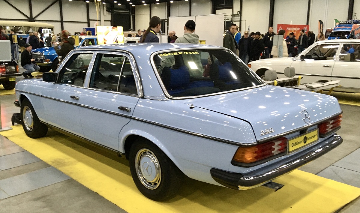 Москва, № (77) Б/Н 0585 — Mercedes-Benz (W123) '76-86; Санкт-Петербург — Олдтаймер-Галерея Ильи Сорокина