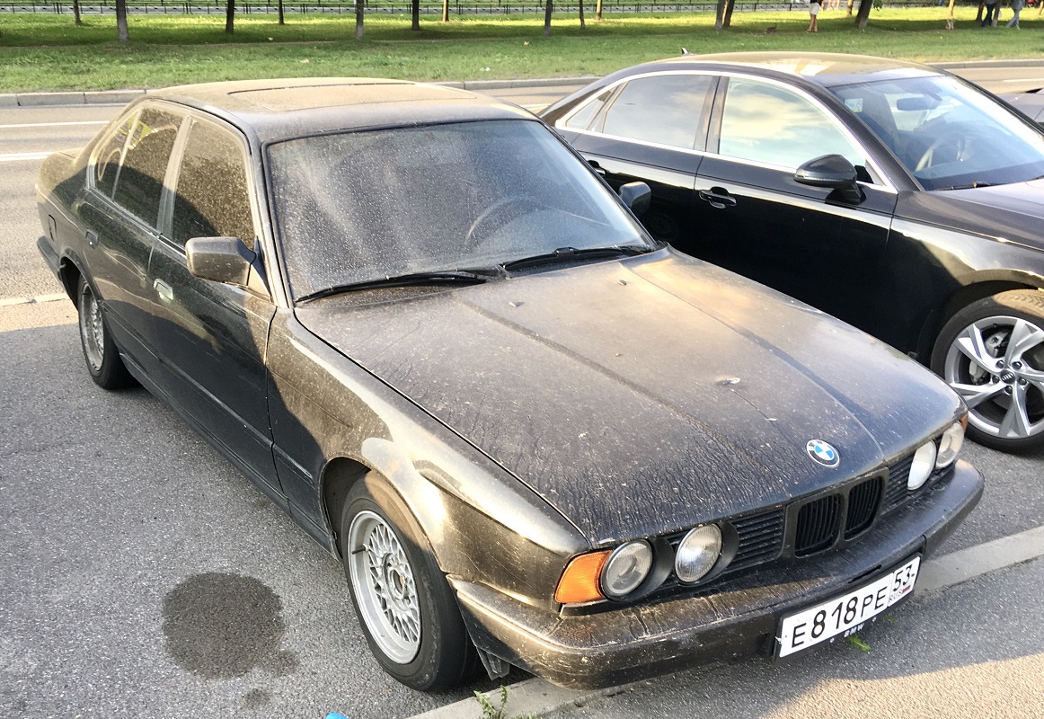 Новгородская область, № Е 818 РЕ 53 — BMW 5 Series (E34) '87-96