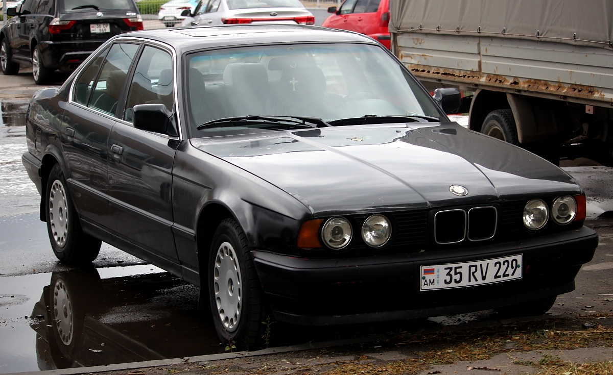 Армения, № 35 RV 229 — BMW 5 Series (E34) '87-96