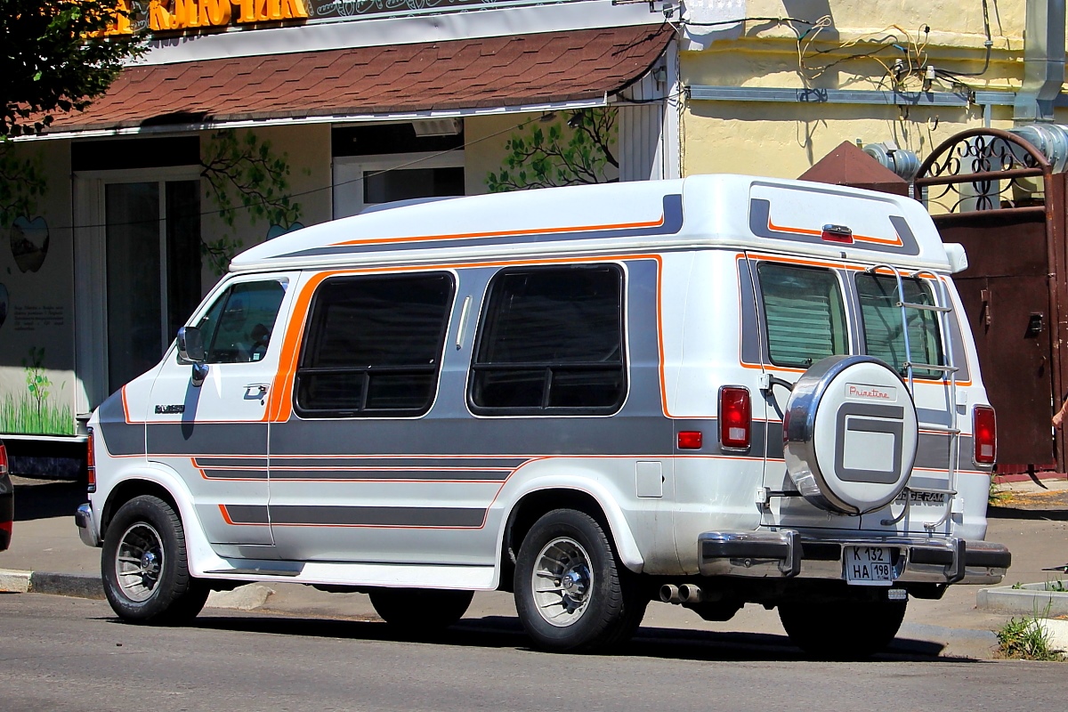 Санкт-Петербург, № К 132 НА 198 — Dodge Ram Van (2G) '79-97