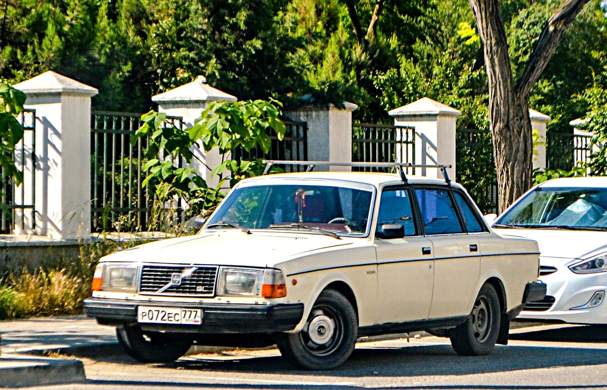 Москва, № Р 072 ЕС 777 — Volvo 240 Series (общая модель)