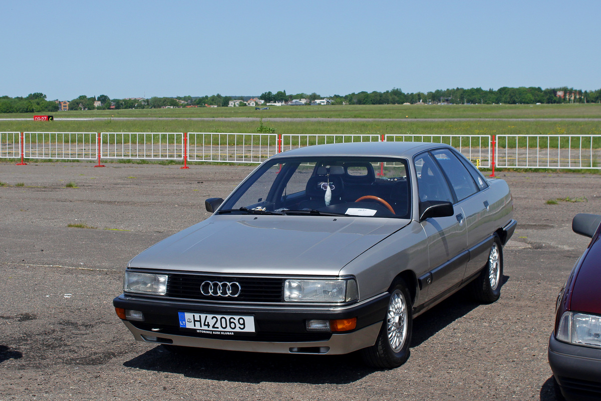 Литва, № H42069 — Audi 200 (C3) '83-91; Литва — Retro mugė 2023