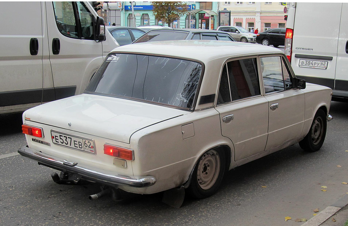 Рязанская область, № Е 537 ЕВ 62 — ВАЗ-21013 '77-88