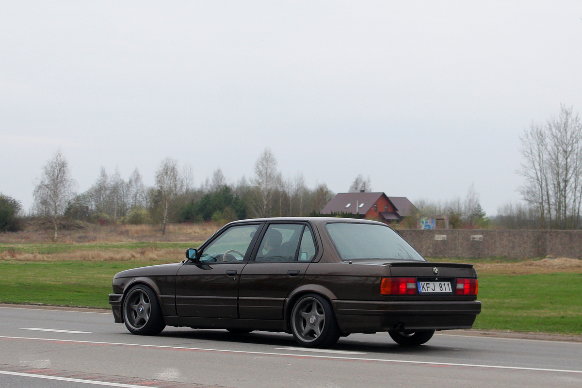 Литва, № KFJ 811 — BMW 3 Series (E30) '82-94