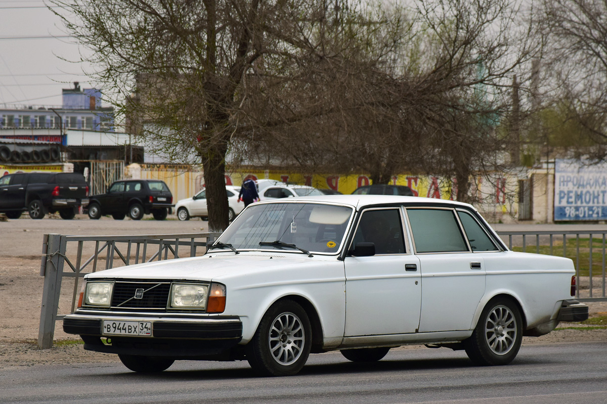 Волгоградская область, № В 944 ВХ 34 — Volvo 244 GL '75-78