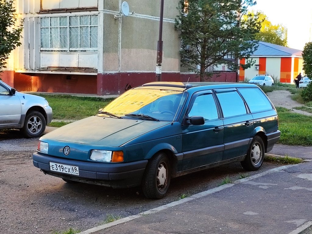 Тверская область, № Е 319 СХ 69 — Volkswagen Passat (B3) '88-93