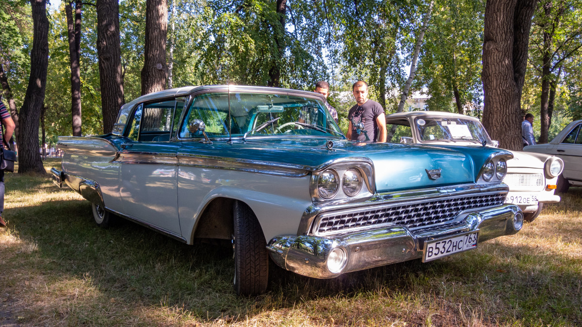 Самарская область, № В 532 НС 763 — Ford Fairlane 500 Skyliner '58; Самарская область — Выставка ретро-автомобилей 3 сентября 2022 г.