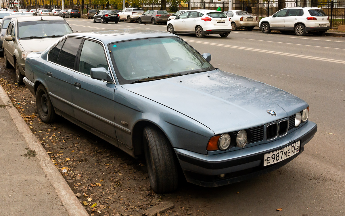Башкортостан, № Е 987 МЕ 702 — BMW 5 Series (E34) '87-96