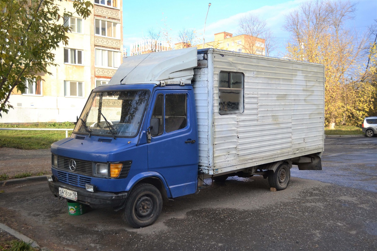 Удмуртия, № О 418 ОР 18 — Mercedes-Benz T1 '76-96